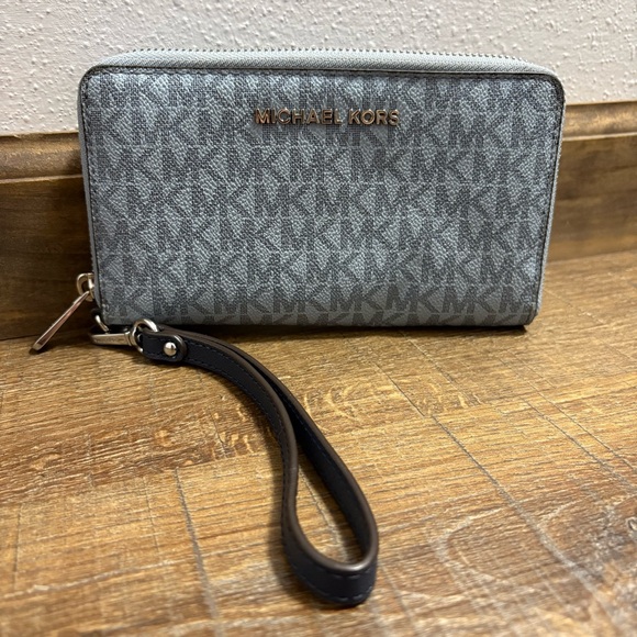 Michael Kors Monogram Pale Ocean Blue Wallet Wristlet - Picture 6 of 10